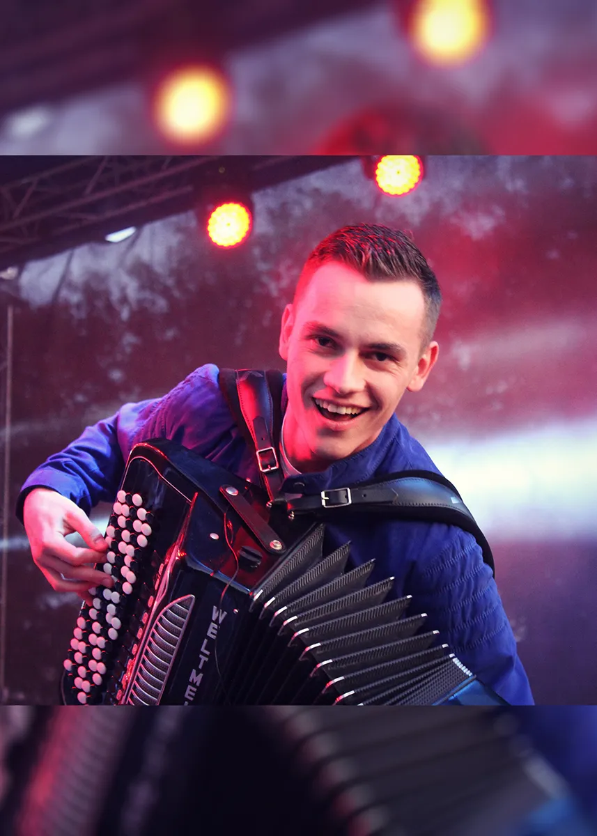 Akordeonista muzyk sceniczny Michał Robak