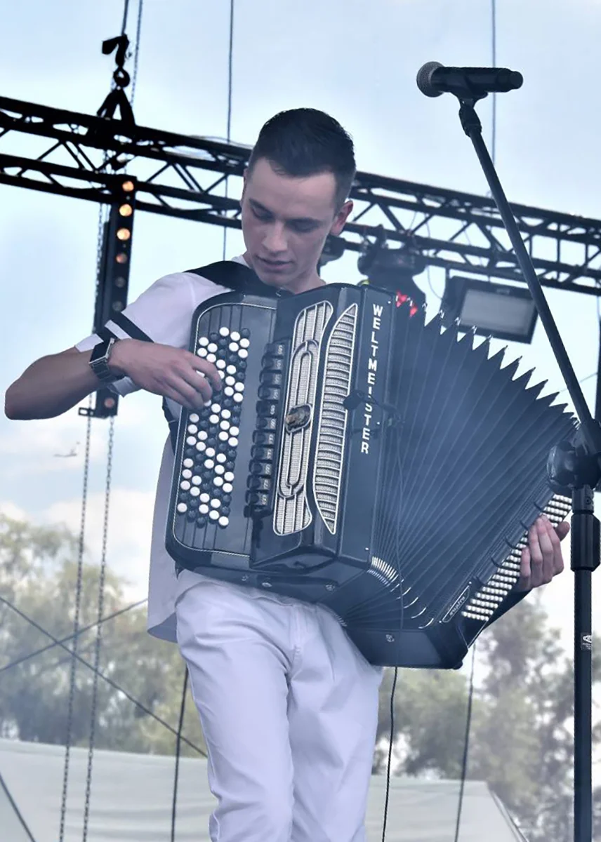 Doświadczony muzyk sceniczny Michał Robak