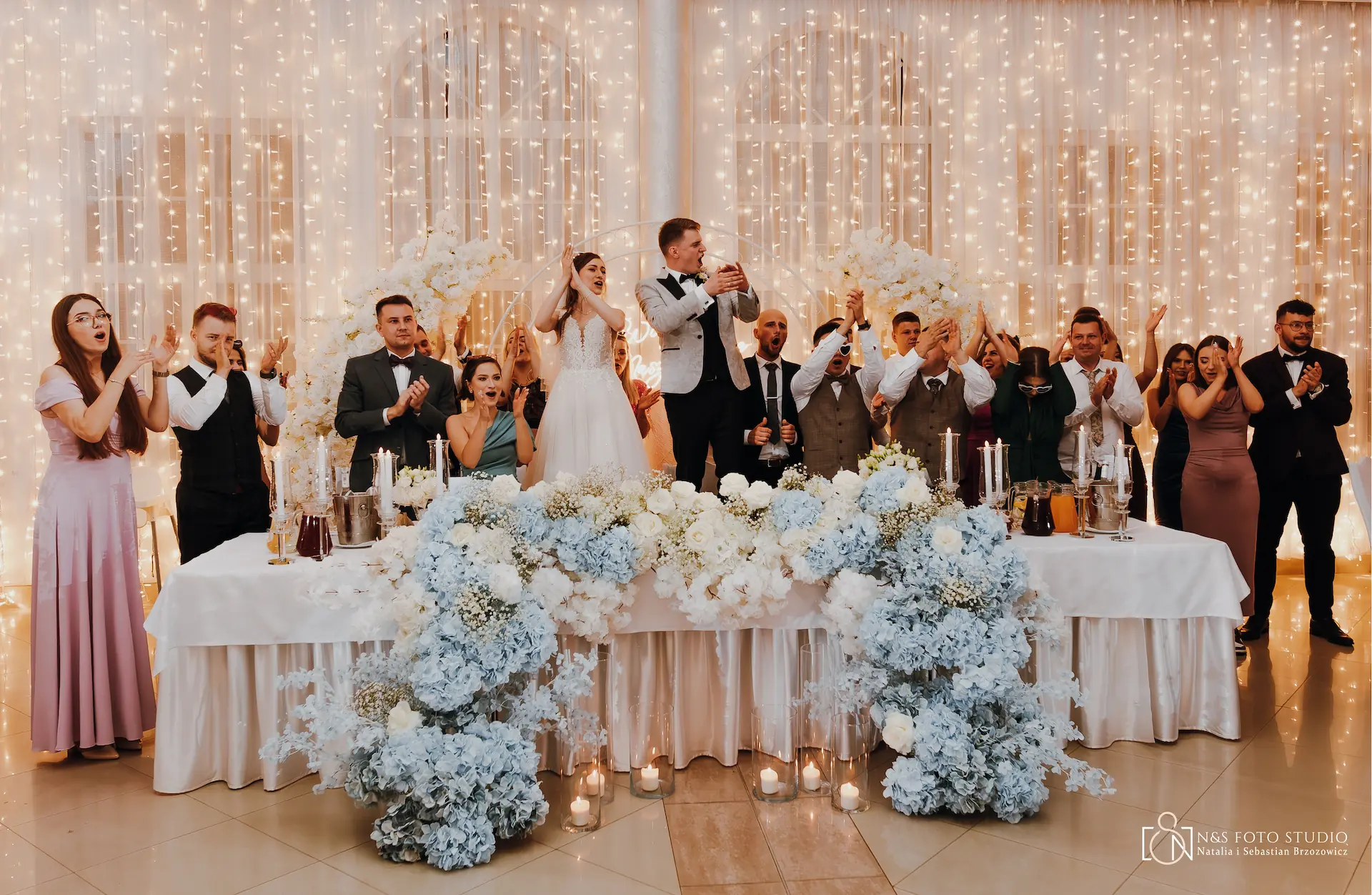 Biesiada przy stołach akordeon na żywo wersja 5