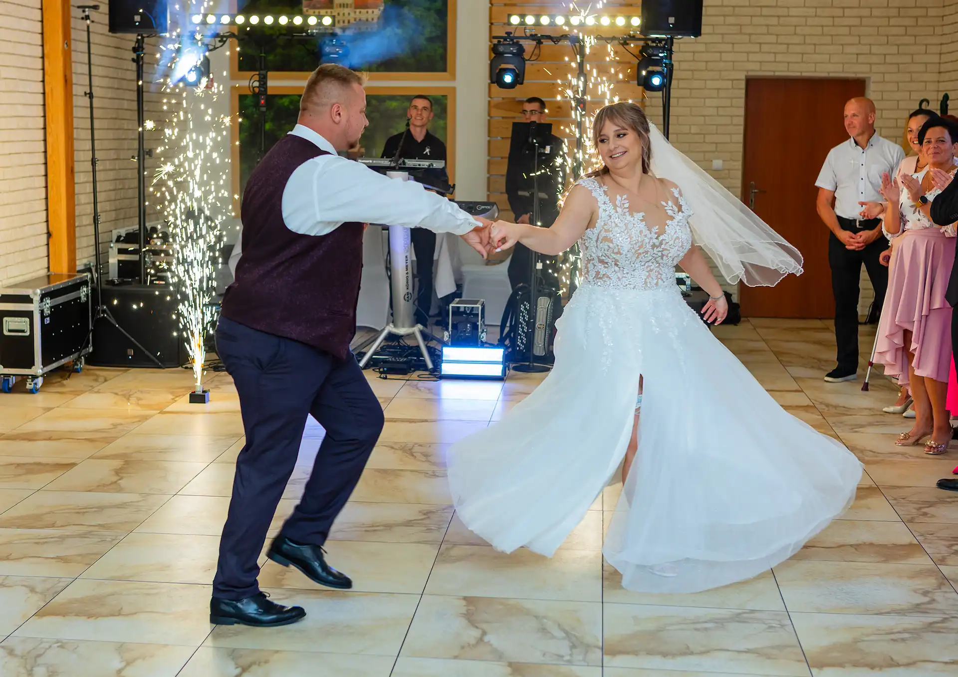 Fontanny iskier pierwszy taniec wesele