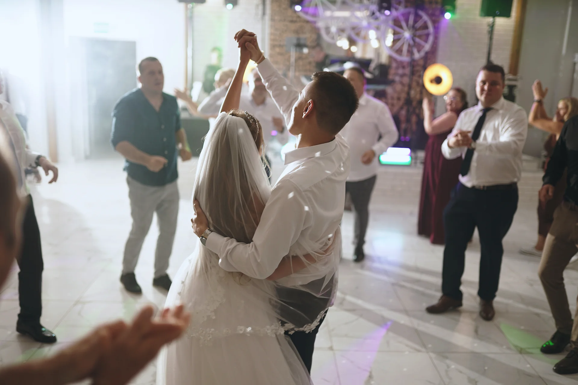 Uśmiechnięci ludzie na weselu fotorelacja RBK Events wersja piąta