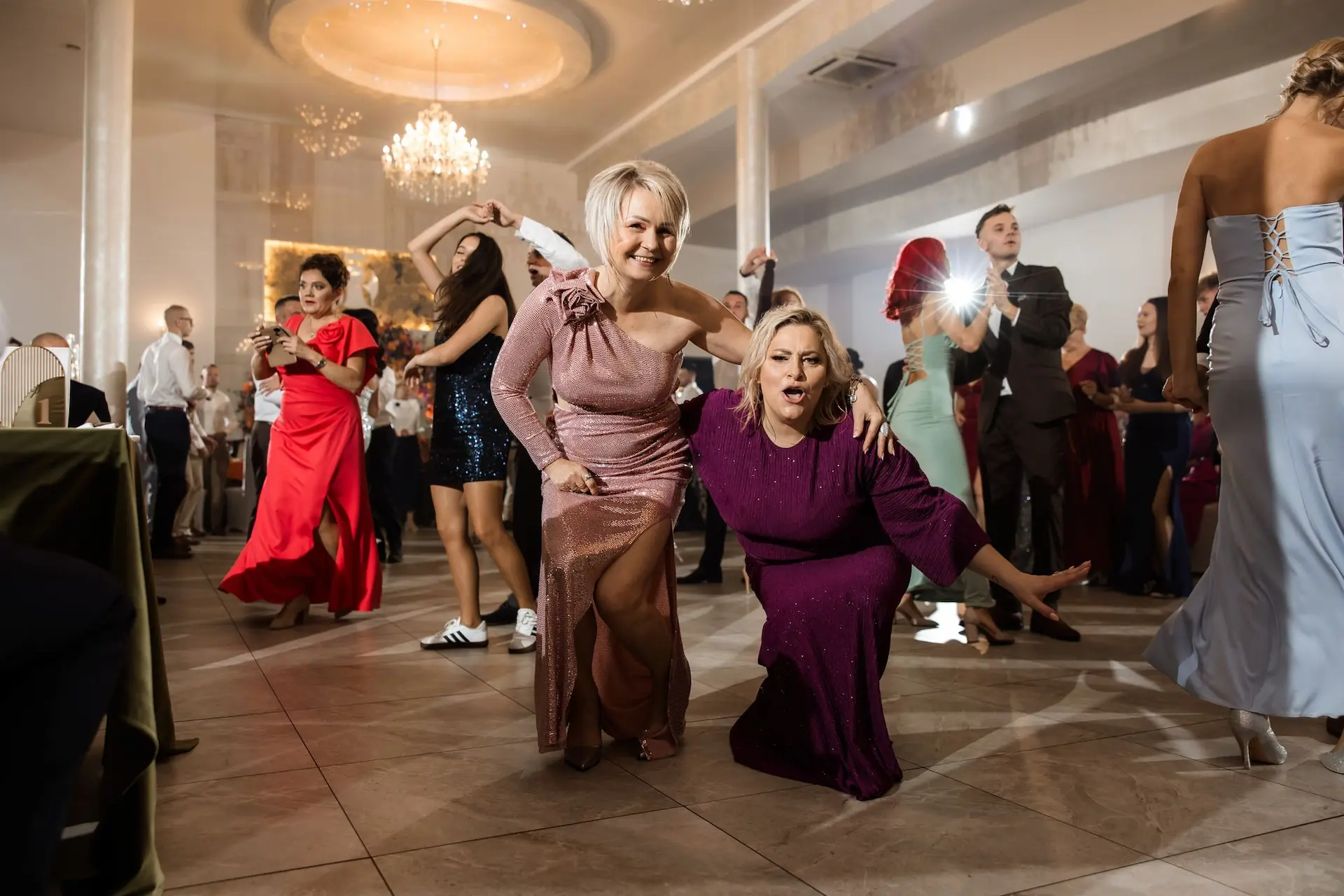 Zabawa na weselu parkiet DJ RBK Events trzecia wersja